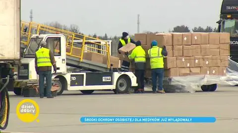 Samolot ze środkami ochrony osobistej od Dominiki Kulczyk już wylądował. Jest ich 57 ton!
