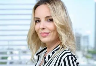 Agnieszka Włodarczyk karmi piersią w restauracji