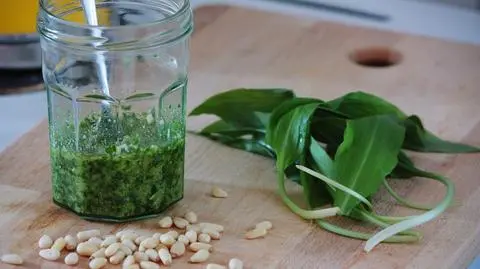 Pesto z czosnku niedźwiedziego - jak zrobić? | Dzień Dobry TVN