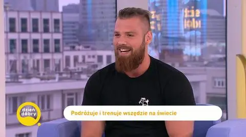 Kuba zwiedził stopem 59 krajów. W każdym miejscu robi sobie nagie zdjęcie. To jego manifest wolności