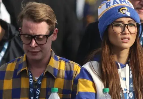 Macaulay Culkin znany z filmu "Kevin sam w domu", został ojcem! Kim jest Brenda Song?