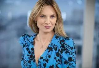 Sylwia Gliwa bez makijażu w pościeli z psem. "Jak księżniczka"