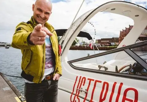"Usterka" już od września na antenie TTV. Dominik Strzelec wraca w roli prowadzącego