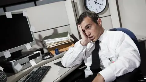 Praca na infolinii. Wady i zalety pracy w call center. Pensja, dodatki, jak wygląda praca?