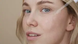 Jak niacynamid wykorzystuje się w pielęgnacji cery? Komu zaleca się jego stosowanie?