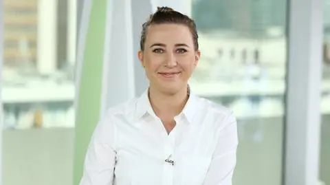 Częsty efekt złej depilacji: truskawkowe nogi