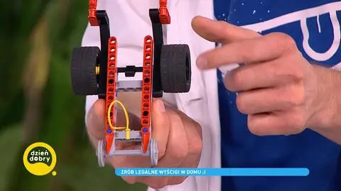 Robotyka dla najmłodszych. Jak zmienić klocki w samochód wyścigowy?