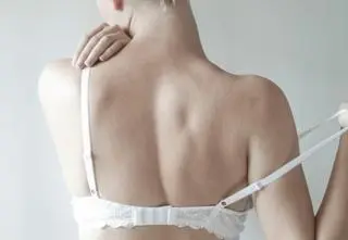 Kobiety po pandemii rezygnują ze stanika. Dlaczego warto nosić biustonosz?
