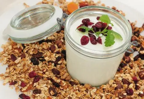 Bomba energetyczna na śniadanie, czyli domowa granola Szymona Czerwińskiego