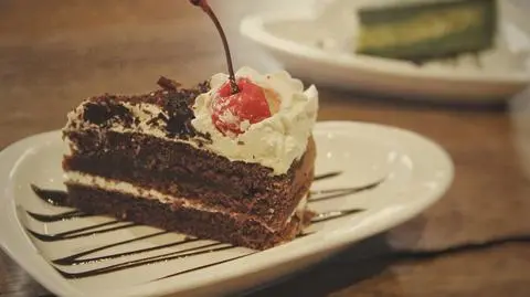 Ciasto czekoladowe z wiśniami – tort, muffinki, tarta | Dzień Dobry TVN