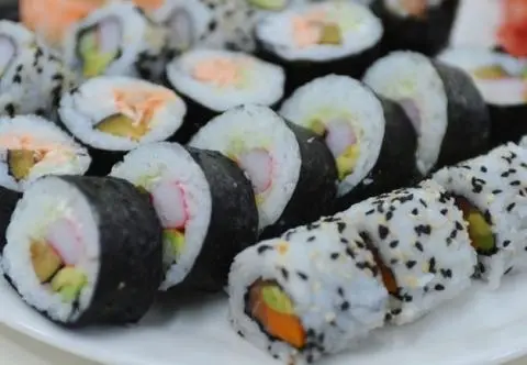 Jak gotować ryż do sushi? Przepisy Michała Kurka