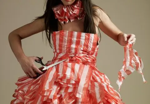 Trashion, czyli moda ze śmieci. Na czym polega?