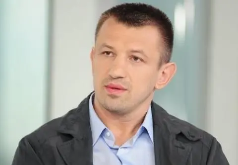 Skandal na pokładzie samolotu. Tomasz Adamek został wyproszony z pokładu
