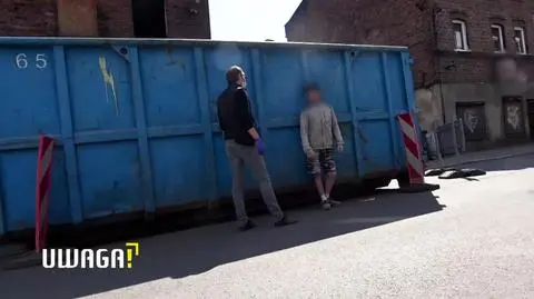 Bielszowice. Bił i poniżał bezdomnego, a jego kolega to nagrywał. „Dużo osób mówi, że dobrze zrobiłem”. Reportaż Uwagi! TVN