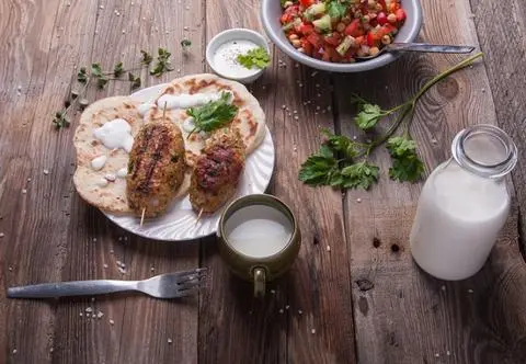 Jak zrobić turecki ayran? Dlaczego warto go pić?
