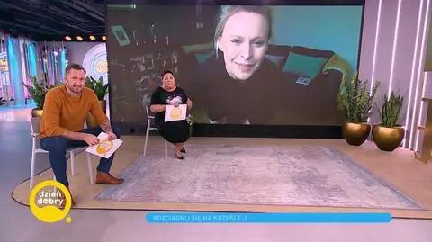 Rozciąganie przy krześle podczas pracy przy komputerze. Ćwiczenia Pauliny Holtz
