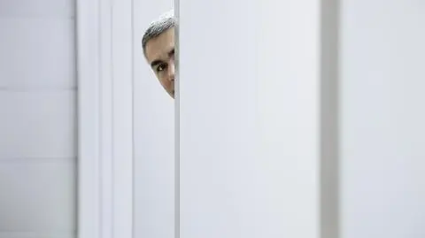 Sennik: chować się – w szafie, przed kimś. Znaczenie | Dzień Dobry TVN