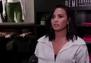 Demi Lovato jest niebinarna. Co to oznacza?
