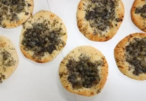 Cebularz - polska pizza i jego włoskie siostry