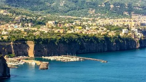 Co warto zwiedzić w Sorrento? Zabytki, plaże