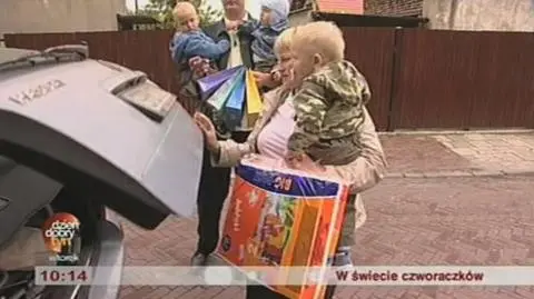 Trojaczki odwiedzają czworaczki
