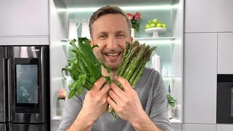 Przepisy Piotra Kucharskiego na omlet ze szczawiem, zieloną szakszukę, szparagi z kremową fetą i wiosenne tosty