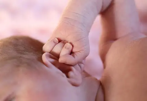 Poród w worku owodniowym - na czym polega? Jakie są jego zalety?