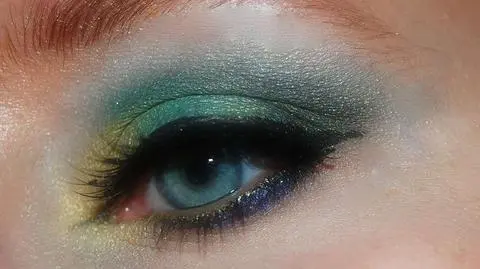 Makijaż oczu za pomocą papieru toaletowego. Jak wykonać toilet paper makeup?