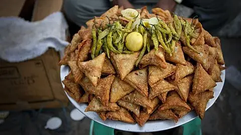 Samosa - pochodzenie potrawy. Jak ją przyrządzić?