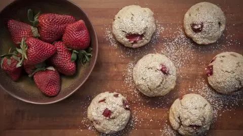 Muffinki z truskawkami w środku