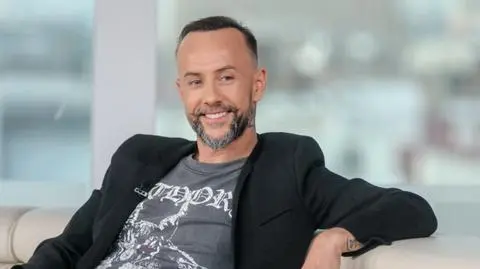 Nergal ćwiczy jogę podczas kwarantanny. Ćwiczenia prezentuje na Instagramie