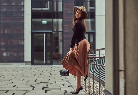 Spódnica midi – jakie modele nosi się najczęściej? | Dzień Dobry TVN