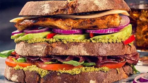 Przepisy na kanapki i tosty. Najlepsze sandwicze Piotra Kucharskiego