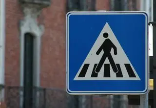 „Uwaga! na pasach”. Jak dbać o bezpieczeństwo będąc kierowcą i pieszym?