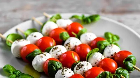 Sałatka caprese – jak zrobić? Oryginalny przepis | Dzień Dobry TVN