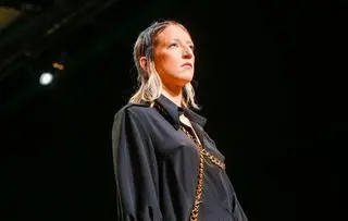 Lara Gessler na wybiegu