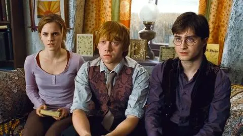 Hermiona Granger (Emma Watson), Ron Weasley (Rupert Grint), Harry Potter (Daniel Radcliffe)