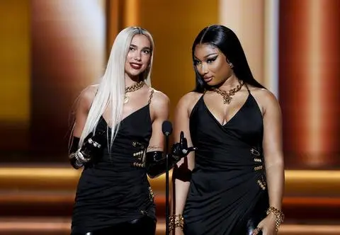 Gwiazdy w tych samych kreacjach na gali Grammy. Jak rozwiązały tę sytuację?