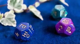 kostki ze znakami zodiaku