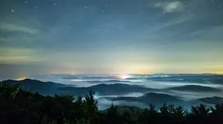 Chmury w górach, krajobraz
