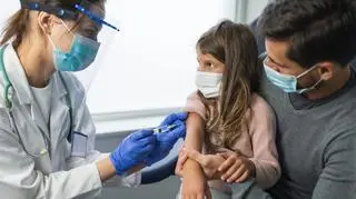 Szczepionka Pfizer dla dzieci od 5. roku życia i 6. miesiąca życia. Kiedy będzie możliwa?
