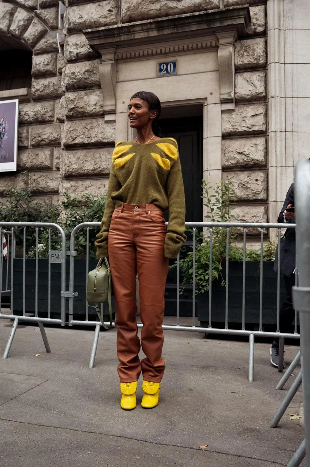 Street style na ulicach Paryża 2021