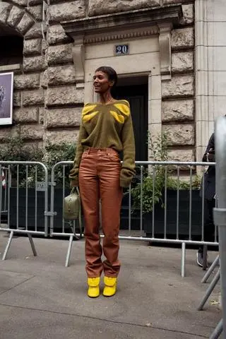 Street style na ulicach Paryża 2021