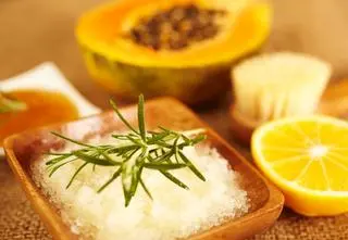 Domowy peeling z cytrusów - naturalna recepta na gładką i rozświetloną skórę. Jak go przygotować?