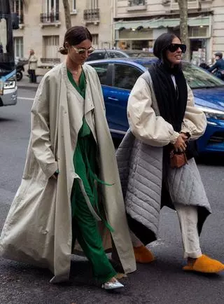 street style na fashion weeku w Paryżu, jesień 2021