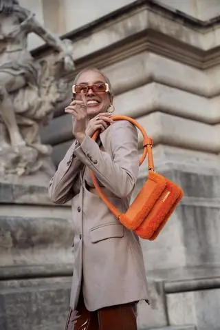 Leonie Hanne na fashion weeku w Paryżu, jesień 2021