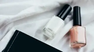 Perłowy manicure - nowy trend w stylizacji paznokci. Wykonasz go samodzielnie 