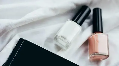 Perłowy manicure