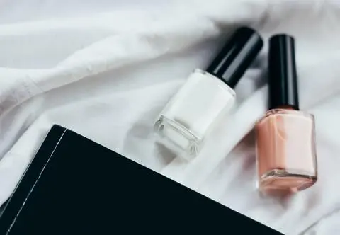 Perłowy manicure - nowy trend w stylizacji paznokci. Wykonasz go samodzielnie 