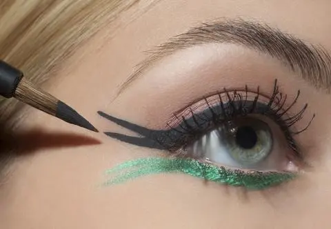 Nowy trend w makijażu oka. Fishtail zastąpi klasyczne kreski 